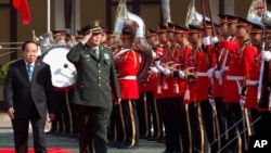 FILE - Thailand's Deputy Prime Minister and Defense Minister Prawit Wongsuwan (L) and China's State Councilor and Defense Minister Chang Wanquan review an honor guard at the Ministry of Defense in Bangkok, Feb. 6, 2015. 