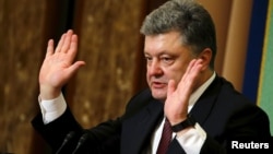 Ukraine's President Petro Poroshenko speaks during a news conference at the Japan National Press Club in Tokyo, April 6, 2016. 
