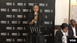 Muleya Mwananyanda, Amnesty International's deputy director for southern Africa, addresses representatives of various Zimbabwean political parties at a human rights pledge event, in Harare, Zimbabwe, July 12, 2018. (S. Mhofu/VOA)