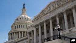 Gedung Senat AS dan Kubah Gedung Capitol, Washington, D.C. (Foto: dok). 