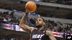 Miami Heat small forward LeBron James (6) goes for a dunk during the first half of an NBA basketball game against the Dallas Mavericks in Dallas, 27 Nov 2010