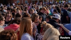 Tuga i šok nakon pucnjave na rođendanu. (Foto: REUTERS/Cheney Orr)