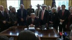 Дональд Трамп заявив, що не боїться, що Конгрес подолає його вето. Відео