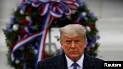 El presidente Donald Trump participó el miércoles, 11 de noviembre de 2020, en la celebración del Día de los Veteranos en el Cementerio Nacional de Arlington, Virginia, cerca de Washington.