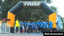 The Ahmadiyya Muslim Youth Association hosted a 5K run/walk to raise money for a local food bank and an international charity in Washington, D.C., Oct. 1, 2016. It was chilly; most runners dressed in black sweatpants and blue T-shirts. 