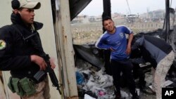 Iraqi special forces soldiers treat an injured man who was wounded by a mortar shell during the fight between Iraqi security forces and Islamic State militants on the eastern side of Mosul, Iraq, Jan. 15, 2017.
