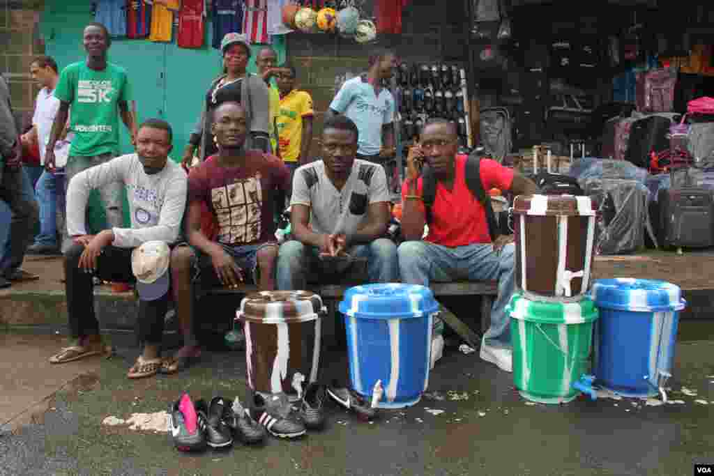 Street vendors in the Waterside Market sell the buckets used for washing hands with chlorine, Monrovia, Liberia, Oct. 9, 2014. (Benno Muchler/VOA) 