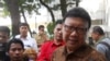 Menteri Dalam Negeri Tjahjo Kumolo berbicara pada wartawan di kompleks Istana Kepresidenan, Jakarta (22/4). (VOA/Andylala Waluyo)