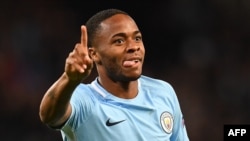 Raheem Sterling de Manchester City célèbre son but contre le Napoli, Angleterre, le 17 octobre 2017