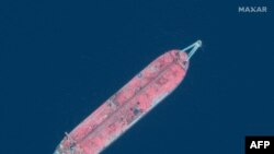 Kapal tanker minyak FSO Safer di lepas pelabuhan Ras Isa, 19 Juli 2020. (Foto: Handout / Citra satelit ©2020 Maxar Technologies / AFP) 
