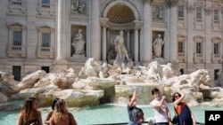گردشگران در مرکز رم، پایتخت ایتالیا - آرشیو