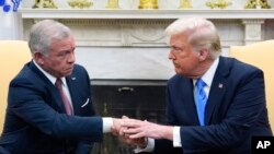 ༢༠༢༥ ལོའི་ཟླ་བ༢ པའི་ཚེས་༡༡ ཉིན། སྲིད་འཛིན་ཊམ་དང་འཇོར་ཌན་གྱི་རྒྱལ་པོ་རྣམ་གཉིས་མཇལ་འཕྲད་གྲོས་མོལ་གནང་བཞིན་པའི་ངང་ཚུལ།