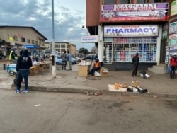 In Harare, Zimbabwe, most vendors on July 7, 2021, not heed the government’s call to stay at home unless they had exemption letters. (Columbus Mavhunga/VOA)