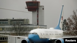 FILE - The U.S. military aircraft that flew over Taiwan is similar to this U.S. Air Force C-40 Clipper, seen parked at Zurich Airport, Jan. 12, 2018.