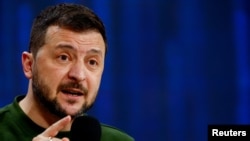 প্রেসিডেন্ট ভলোদিমির জেলেনস্কি 'ইউক্রেন বর্ষ ২০২৪ ফোরাম'-এ বক্তব্য দিচ্ছেন। ফটোঃ ২৫ ফেব্রুয়ারি, ২০২৪। 