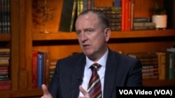 Д-р Арбен Таравари, министер за здравство во Владата на Северна Македонија, како дел од коалицијата Влен, гостува во Гласот на Америка, во Вашингтон.