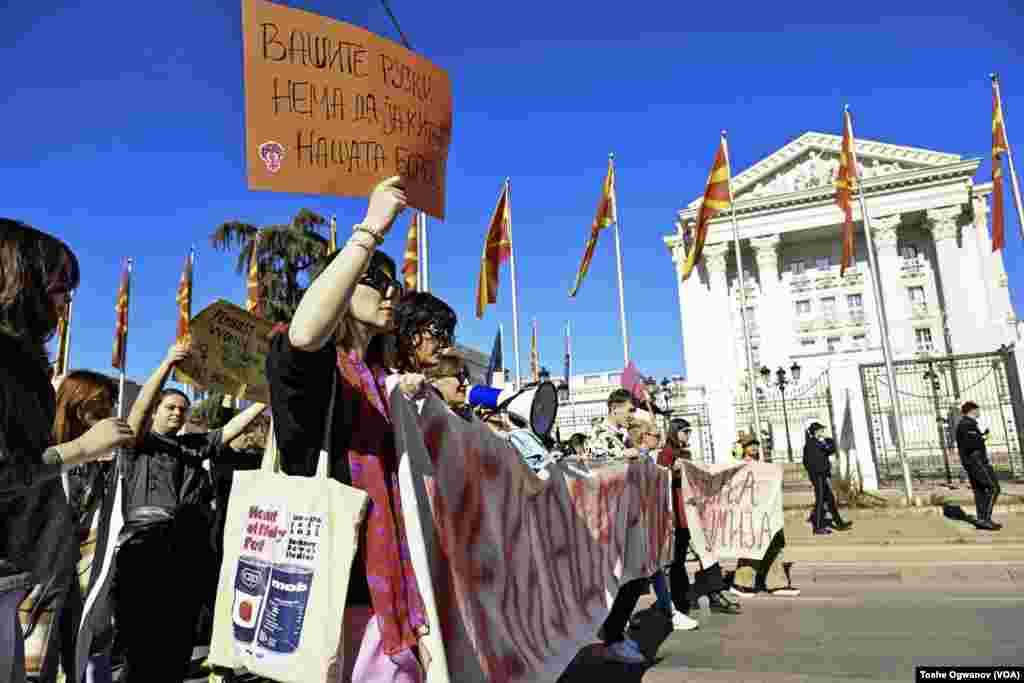 Поворката помина и пред зградата на Владата