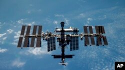 Архівне фото. Міжнародна космічна станція після того, як там відбувся витік охолоджувача у пристикованій до МКС російської капсули "Союз", 15 грудня 2022. "Роскосмос"/AP