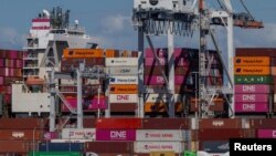 Товарен брод на пристаништето Оукленд, Калифорнија