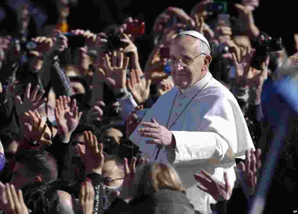 Pope Francis waves as he arrives in Saint Peter's Square for his inaugural mass at the Vatican, March 19, 2013.