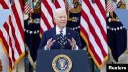 „Вчера разговарав со новоизбраниот претседател Трамп за да му честитам за победата и го уверив дека ја насочувам целата моја администрација да работи со неговиот тим за да обезбеди мирна и уредна транзиција. Тоа е она што американскиот народ го заслужува“, рече Бајден.