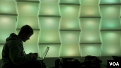 Anonymus prometió causar más caos con información sustraída de celebridades.