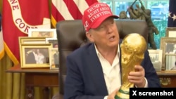 دونالدترمپ، رئیس جمهور ایالات متحدۀ امریکا، حین اعلام تاریخ برگزاری قرعۀ کشی رقابت های جام جهانی فوتبال ۲۰۲۶