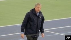 New York City Mayor Bill de Blasio, center, walks the practice courts with officials at the USTA Indoor Training Center where a 350-bed temporary hospital will be built March 31, 2020, in New York. 