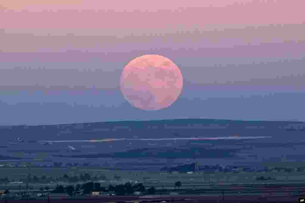 A full moon rises from a hilltop overlooking the city of Kobani, Syria, which has been under assault by&nbsp; Islamic State militants since mid-September, near the Turkey-Syria border, Nov. 6, 2014. 
