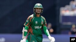 নেদারল্যান্ডসের বিরুদ্ধে বাংলাদেশের নায়ক সাকিব আল-হাসান। ছবিটি ১০ জুন, ২০২৪ দক্ষিণ আফ্রিকার সাথে ম্যাচের সময় তোলা।