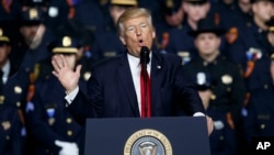 Presiden Donald Trump berjanji akan “membebaskan kota-kota Amerika” dari geng Salvador MS-13, dalam pidato di Brentwood, New York hari Jumat (28/7).