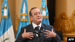 ARCHIVO - El entonces presidente de Guatemala, Alejandro Giammattei, habla en una de sus últimas actividades oficiales, el 6 de diciembre de 2023.