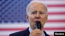 Претседателот на САД се обидува да ја постави основата за очекуваното објавување на кампањата за реизбор оваа пролет