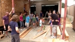 Schoolchildren Help Build Tiny Home for Homeless Veteran