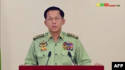 Panglima Militer Myanmar Jenderal Min Aung Hlaing dalam pidato yang disiarkan Myawaddy TV di Myanmar, 8 Februari 2021. (Foto: Myawaddy TV / AFP)