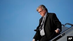 Steve Bannon à la base St Andrews aux Etats-Unis, le 9 avril 2017.