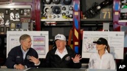 Президент і перша леді на брифінгу у Корпус-Крісті