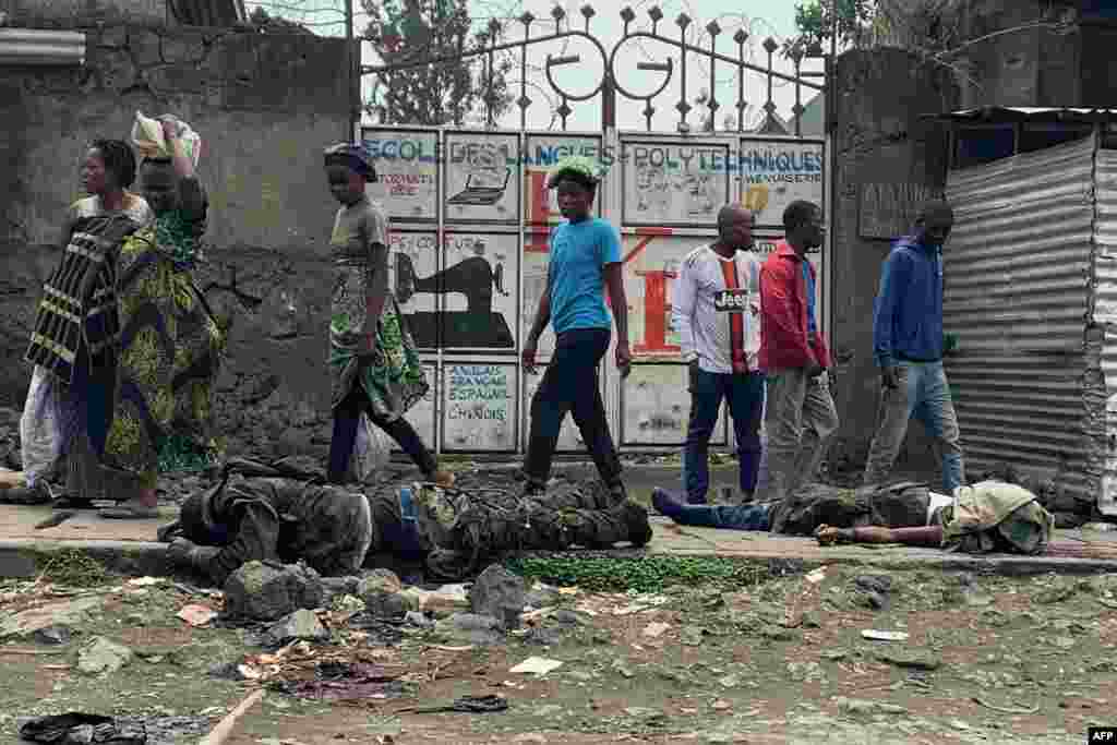 Residents look at the bodies of Congolese soldiers killed in Goma, Democratic Republic of Congo, Jan. 28, 2025. Intense fighting has left bodies in the streets and overwhelmed hospitals in the besieged city of Goma, the United Nations said, as protesters furious about international inaction attacked embassies in the country's capital.