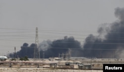 Səudiyyə Ərəbistanının neft emalı obyektlərinə dron hücumları Yəməndəki İran dəstəkli Husi üsyançıları tərəfindən həyata keçirildi.