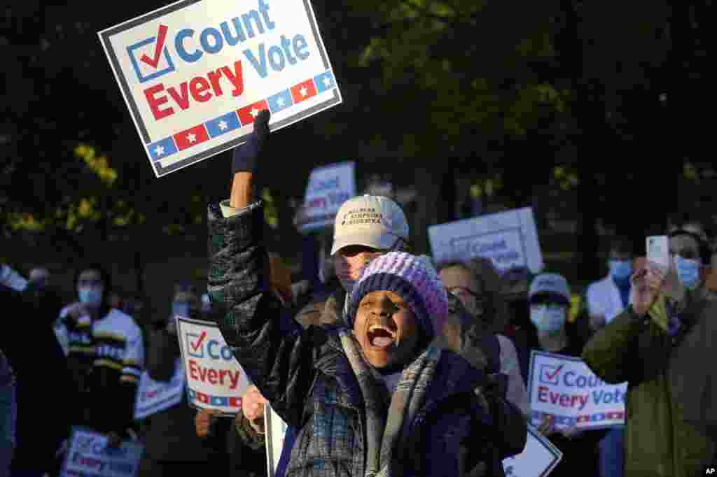 Les manifestations se sont poursuivies à Boston, dans le Massachussets, le 4 novembre 2020.