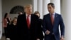 El presidente de EE.UU., Donald Trump, y el presidente interino de Venezuela, Juan Guaidó, conversan durante su encuentro en la Casa Blanca, el 5 de febrero de 2020.