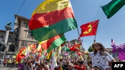 خۆپیشاندانی ژمارەیەک کورد بۆ یادی 100 ساڵەی پەیماننامەی لۆزان، لە لۆزانی سویسرا، 22ی حەوتی 2023