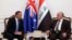 Thủ tướng Australia Tony Abbott và Thủ tướng Iraq Haider al-Abadi tại Baghdad, ngày 4/1/2015.