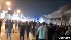 تصویر گرفته شده از یکی از ویدئوهای پنجمین شب پیاپی اعتراضات سراسری نسبت به بی‌آبی در خوزستان