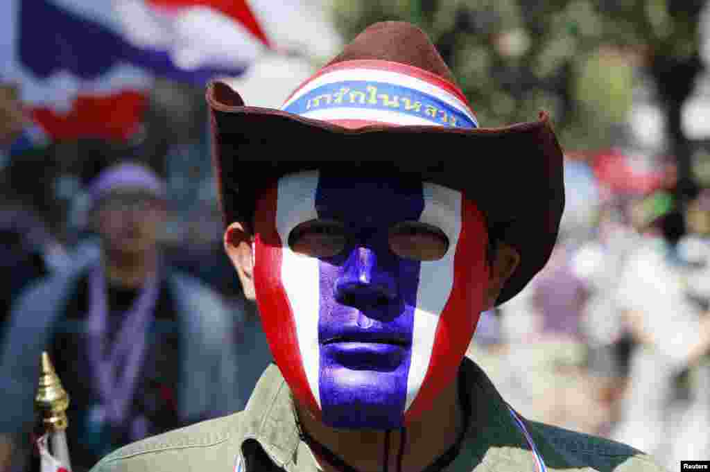 An anti-government protester wears a mask during a rally in central Bangkok, Jan. 15, 2014.