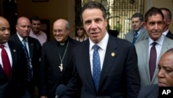 New York Governor Andrew Cuomo, center, talks with the press after a meeting with Cuban Cardinal Jaime Lucas Ortega y Alamino, left, in old Havana, Cuba, April 20, 2015.