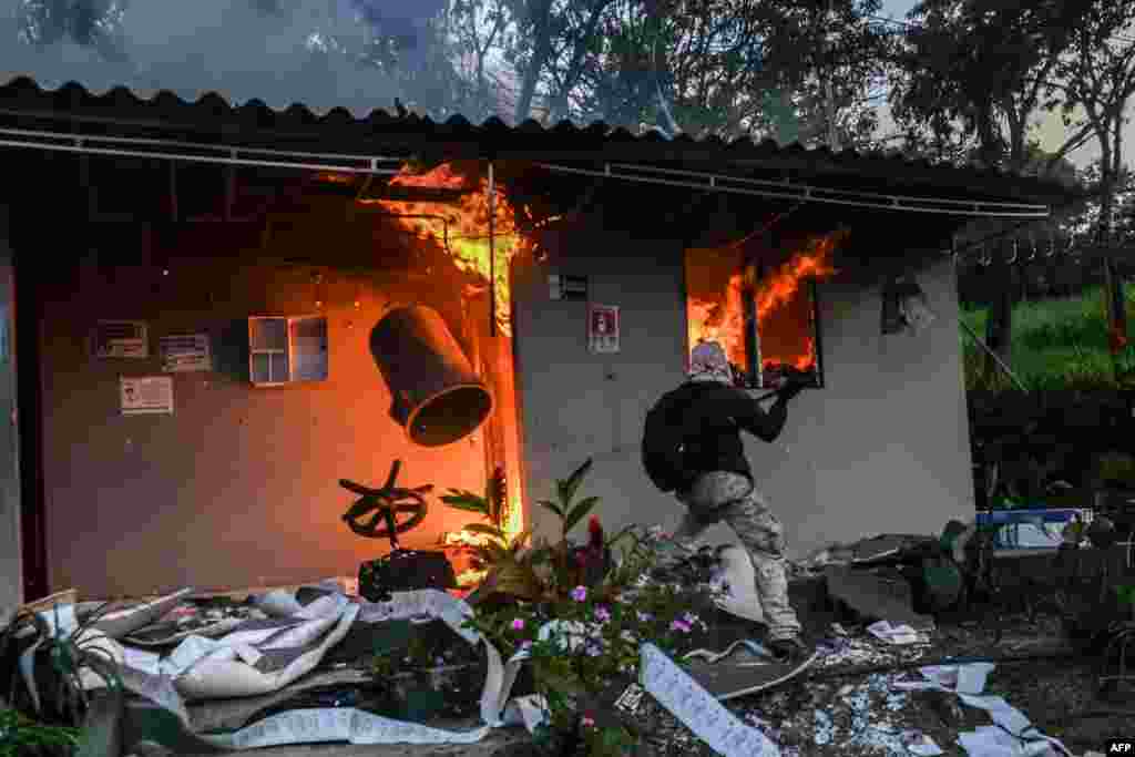 Según el Ministerio designado de Hacienda y Crédito Público, José Manuel Restrepo, un día de manifestaciones le cuestan al país 484.000 millones de pesos (Alrededor de 130 millones de dólares).)