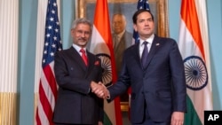 যুক্তরাষ্ট্রের পররাষ্ট্রমন্ত্রী মার্কো রুবিও (ডানে) পররাষ্ট্র দফতরে ভারতের পররাষ্ট্রমন্ত্রী সুব্রামানিয়াম জয়শঙ্করের সঙ্গে সাক্ষাৎ করেছেন। ওয়াশিংটন। ফটোঃ ২১ জানুয়ারি, ২০২৫।