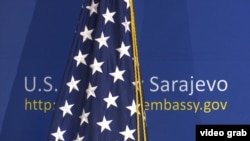 Zastava SAD-a u američkoj ambasadi u Sarajevu