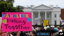FILE - Activists march past the White House to protest the Trump administration&#39;s approach to illegal border crossings and separation of children from immigrant parents in Washington, June 20, 2018.